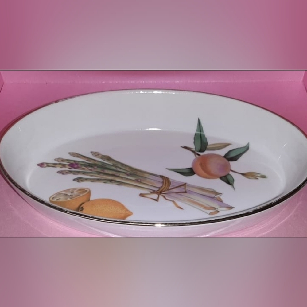 Vintage Royal Worcester Made in England Porcelain Dish 10x6x2